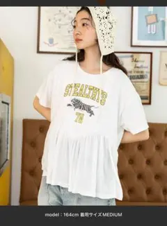 ニコアンド　フレアヘムプリントTシャツのサムネイル