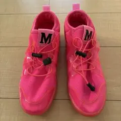 ピンクスニーカー