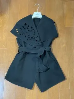 未使用　ジレ　黒　ウエスト紐付き　イタリア製