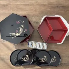桂由美六角形重箱 赤と黒 花柄 皿5枚付き