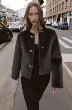 ZARA トグルボタンフェイクファージャケット
