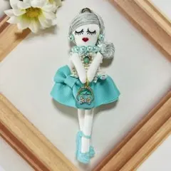 ハンドメイド ドールチャーム バッグチャーム お人形 - メルカリ