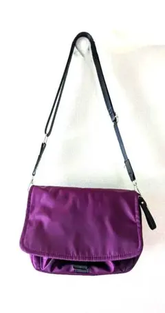 【美品】紫色 ナイロン ショルダーバッグ　サコッシュ