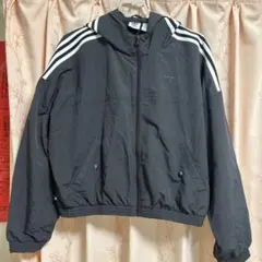 adidas フード付き黒ジャケット