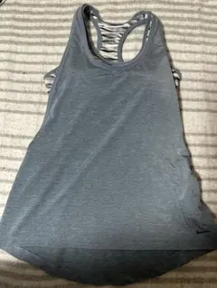 NIKEグレー タンクトップ バックオープン