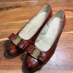 Salvatore Ferragamo ヴァラ パンプスクロコ型押し22.5cmのサムネイル