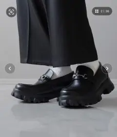 厚底ブラックローファー 金具付き