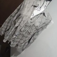 LUCA★セットアップ可能★長袖シャツ 花柄 エンボス加工 グレーのサムネイル