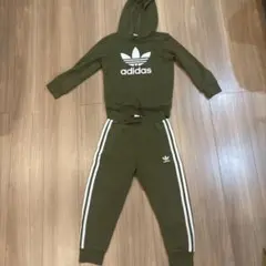adidas カーキ色 スウェットセットアップ