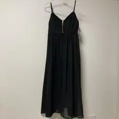 チュールビスチェワンピース　キャミソールワンピース　ブラック　黒色　ジップ