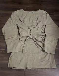 SLY カーキ レースアップ 長袖トップス