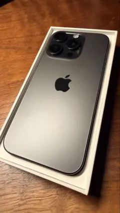 美品 iPhone15Pro ブラックチタニウム 256GB