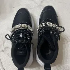 ビジュー付きブラックスニーカー