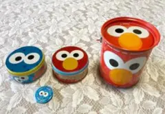 エルモ　クッキーモンスター　缶バッチ　缶ケース