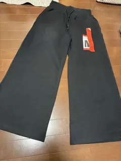 【新品タグ付】LIV OUTDOOR ワイドレッグ スウェットパンツ（黒・M）