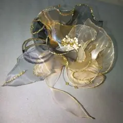 フラワーコサージュ ホワイトとゴールド