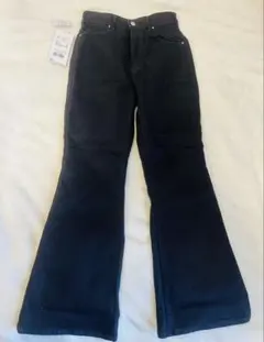 【新品未使用】Lee 美脚 フレアパンツ ブラックXS（Sより）のサムネイル