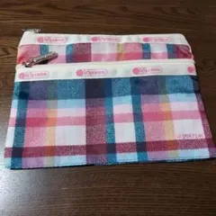 LeSportsac × LEE コラボ 　優しげチェック柄 ポーチのサムネイル