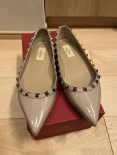 VALENTINO スタッズ付きフラットシューズ