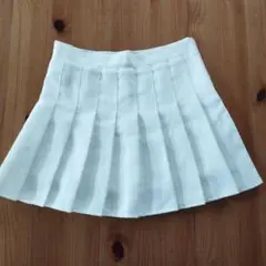 ホワイト プリーツスカート ショートパンツ付き　サイズ155cm（М）