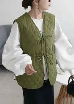 週末限定大幅値下げ中！Discoat　カーキ キルティングベスト レディース