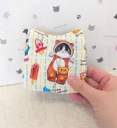 ①猫ちゃん型ポーチ