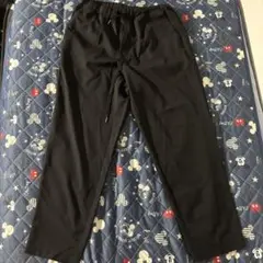 黒パンツ　ポリエステル