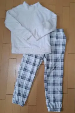 UNIQLO　フリースパジャマ　140