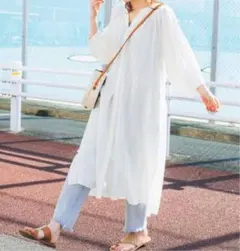 ユニクロ　コットンドビーペザントワンピース　ホワイト　ロングカーディガン