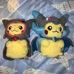 ポケモン　ポンチョピカチュウ ぬいぐるみマスコット　リザードン＆レックウザ