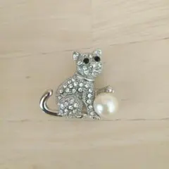 猫の形状 ブローチ