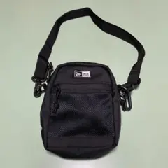 NEW ERA ブラックショルダーバッグ