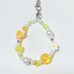 ハンドメイドのビーズストラップ　キーホルダー　チャーム　黄色　イエロー　オレンジ