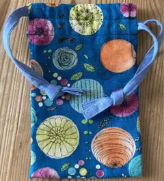 小さめの巾着袋　お洒落なレトロフラワー　ハンドメイド