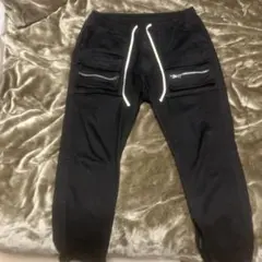 ブラック スリムフィットパンツ ジッパーポケット付き