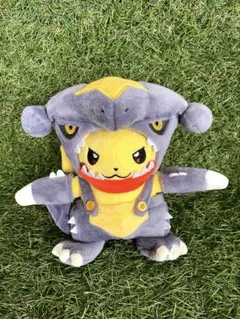 【廃盤/タグ付き】ガブリアスマニアなピカチュウ　ぬいぐるみ ポケモン Amazon.co.jp: ポケモンセンターオリジナル ぬいぐるみ