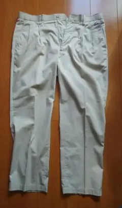 トップバリュー　薄手チノパン プリーツ付き　ツータック　ベージュ