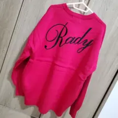 Rady セーター ニット生地 刺繍バックロゴ入り