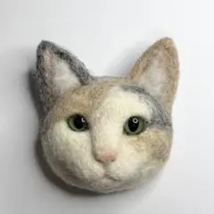 羊毛フェルト　パステル三毛　猫　ブローチ　キーホルダー　マグネット