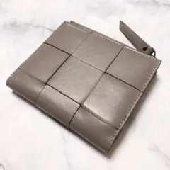 【新品未使用】高級羊革　二つ折り財布　カード、お札、小銭入　グレージュ