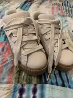 新品未使用PUMA FENTY ホワイトスニーカー24㎝のサムネイル