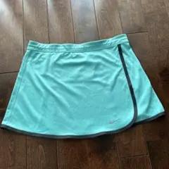 Nike ミントグリーン スカート　L