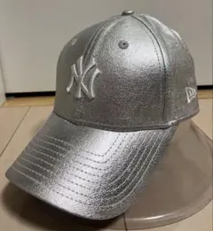 最終価格！NewEra 9Fortyメタリックシルバーヤンキースキャップ