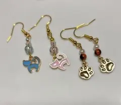 a-0018 猫系ピアス2点セット・肉球とピンクと水色のアシンメトリー子猫