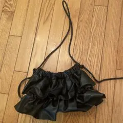 レザーフリルショルダーバッグ 黒