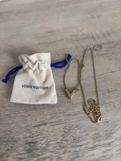 LOUIS VUITTON ネックレス ゴールドカラー Vモチーフのサムネイル