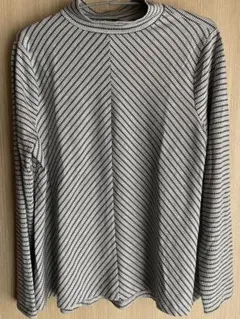 美品　ZARA白と黒のハイネック長袖カットソー