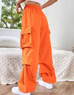 オレンジ カーゴパンツ