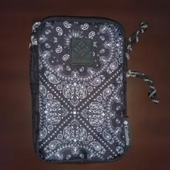 Columbia スマホショルダーバッグ バンダナ柄