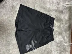 Under Armour ブラック ハーフパンツ YLG